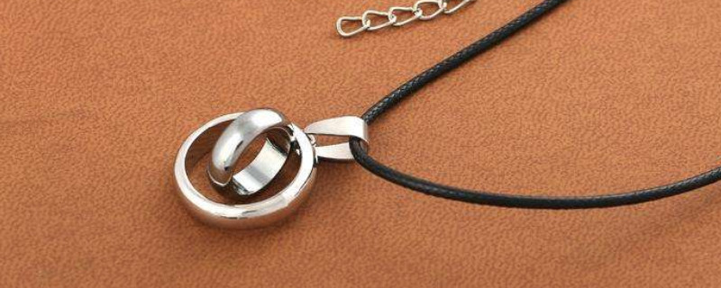 钛钢的饰品会掉色吗