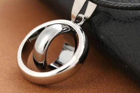 钛钢的饰品会掉色吗