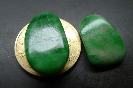 油绿色翡翠是什么意思