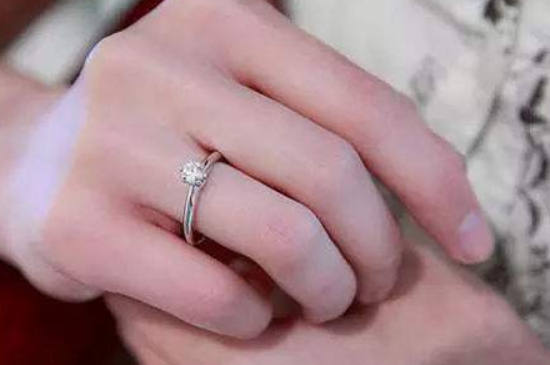 已婚女士戒指戴哪个手指