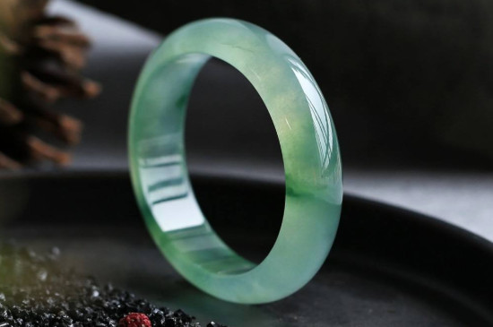 翡翠手镯怎么看水头