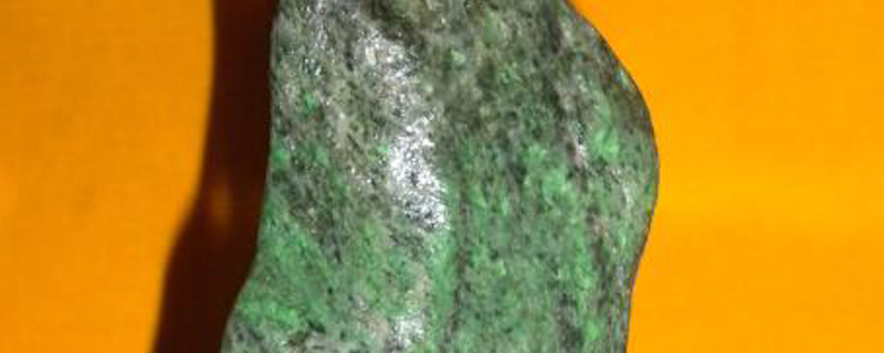 腾冲老料和缅甸翡翠的区别