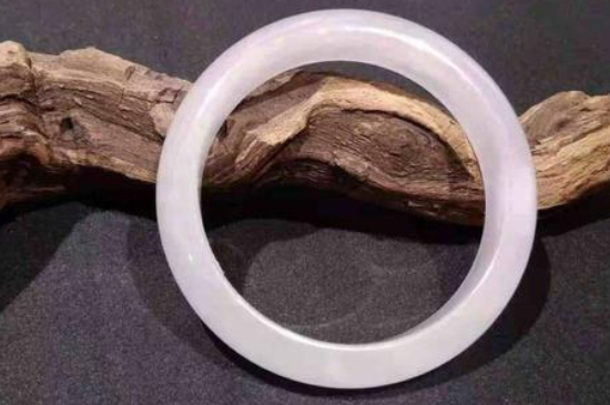 翡翠色线和裂纹的区别