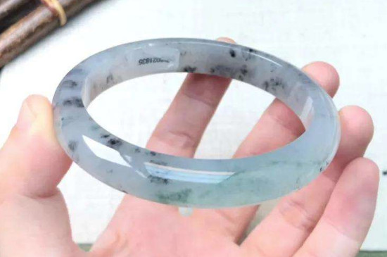 翡翠飘乌鸡手镯的功效与作用