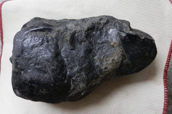 格应角翡翠原石详解