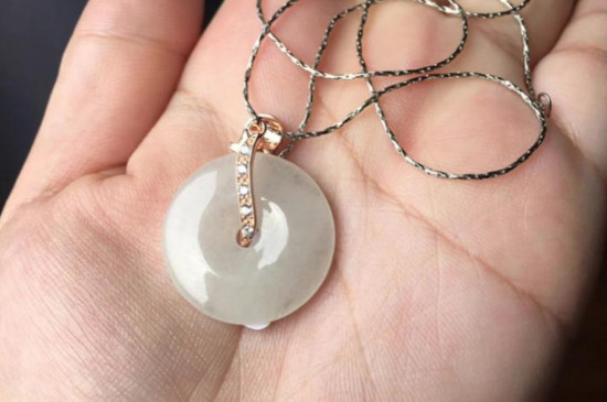 a货翡翠项链鉴别最直接方法