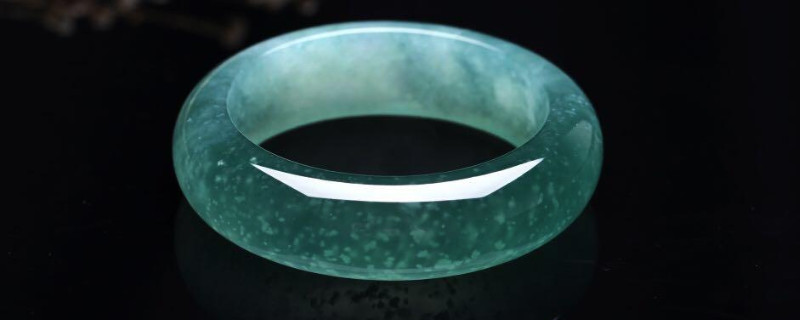 为什么蓝水翡翠不值钱