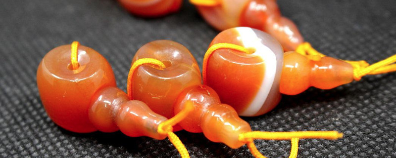 红翡翠与红玛瑙的区别