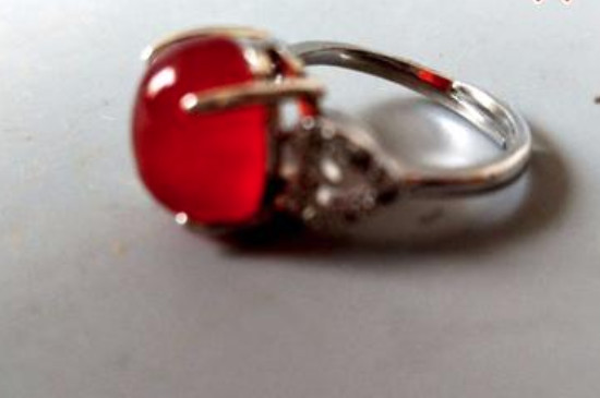 红翡翠与红玛瑙的区别