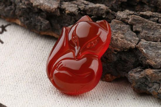 红翡翠与红玛瑙的区别