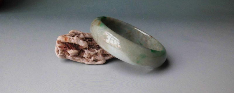 翡翠洒金是什么意思