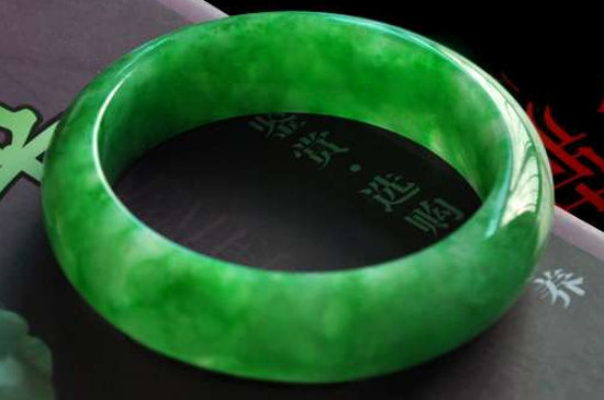 满绿一般是什么种翡翠