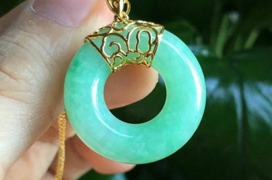 缅甸翡翠价格，价格一般在100～30000元左右