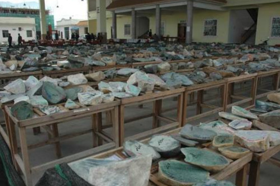 翡翠原石价格，价格在50～10000000元一斤左右