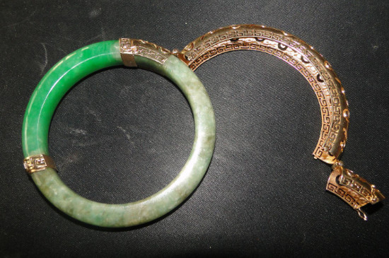 翡翠镯子有裂纹怎么补救