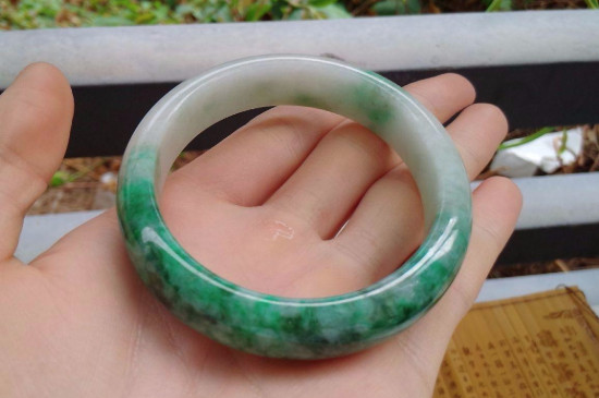 翡翠手镯正圈和圆条的区别