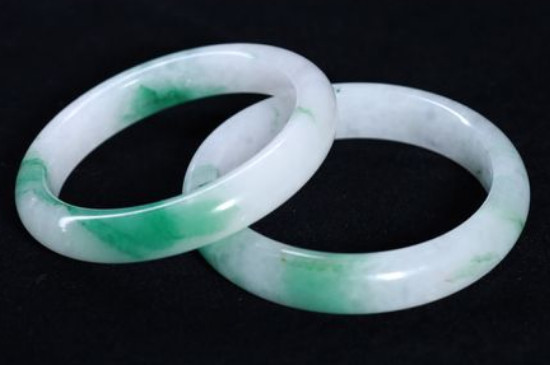 翡翠手镯扣手是什么意思