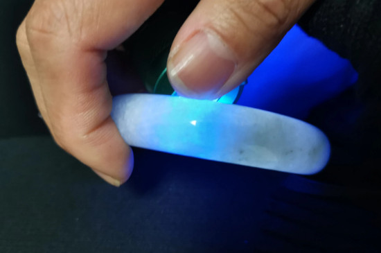 什么是注胶翡翠