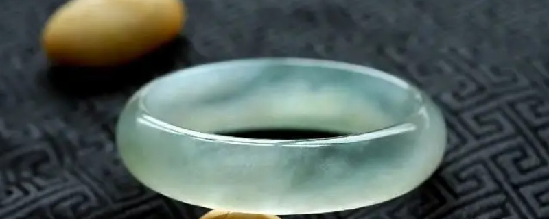 玉镯戴在哪个手上