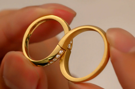 女的结婚戒指戴哪只手
