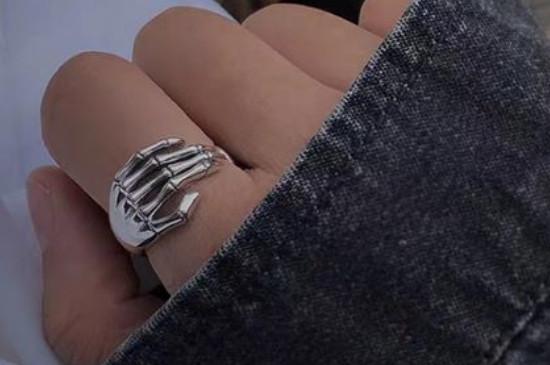 男人带戒指在左手各个手指的意义