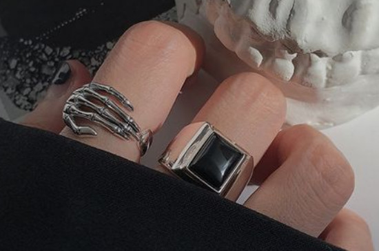 男人带戒指在左手各个手指的意义