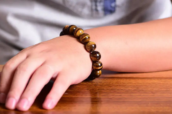 男生手链戴哪只手