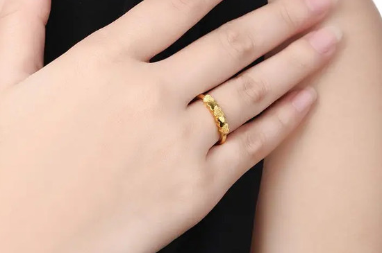 结婚戒指买黄金还是钻石