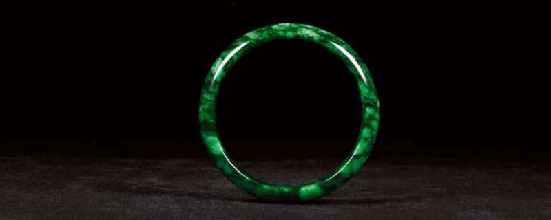 怎么选翡翠手镯