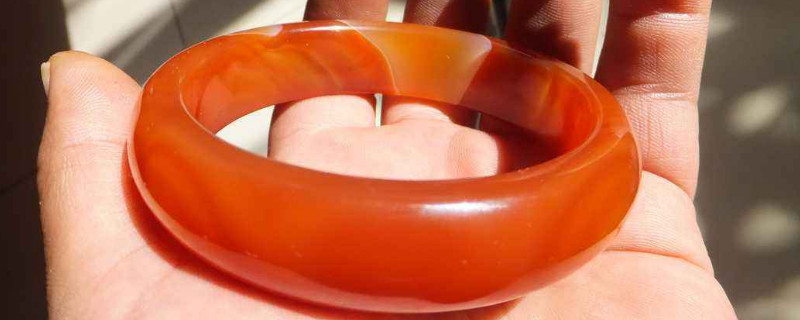 玻璃和玛瑙怎么分辨