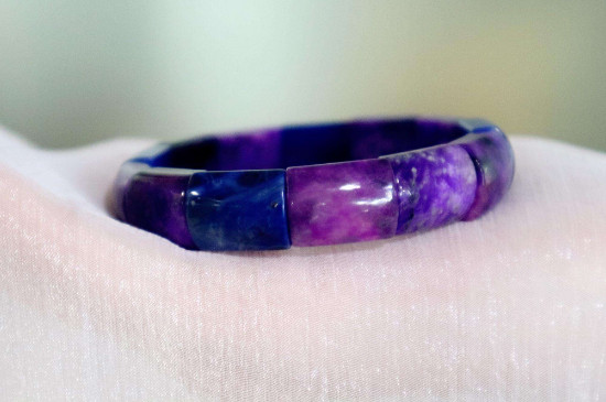 女生佩戴水晶的禁忌