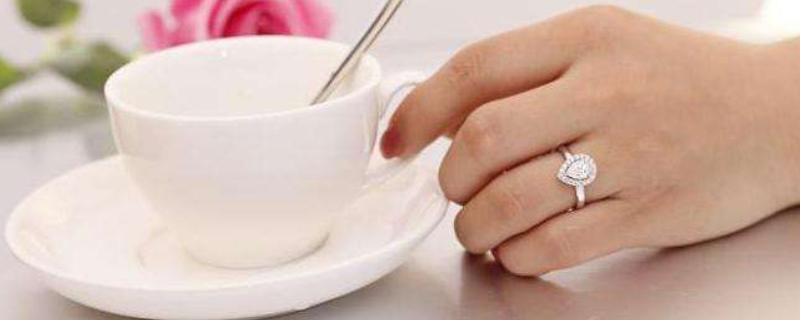 无名指戴戒指什么意思