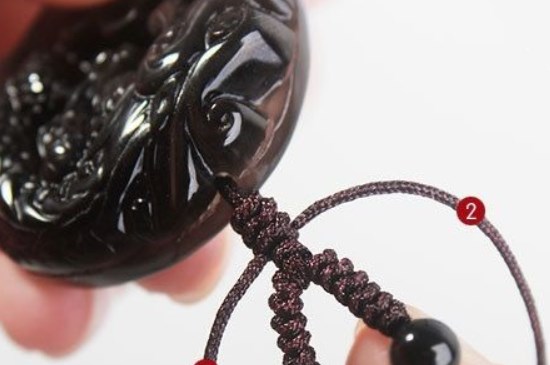 黄金吊坠的挂件怎么系