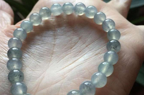 翡翠手串的保养方法