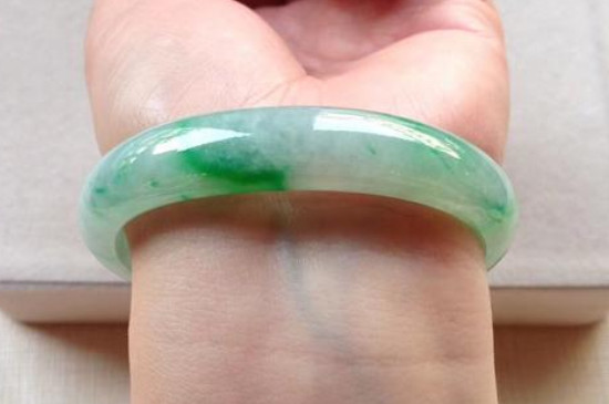 哪些人不适合戴玉