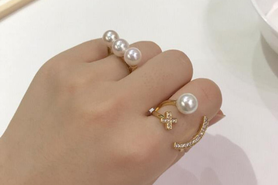 女生单身戴戒指戴哪个手指