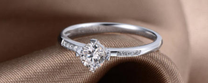 18k钻戒戒托变色怎么办