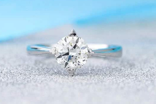 18k钻戒戒托变色怎么办