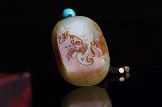 真玉和假玉在灯光下有啥区别