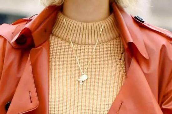 细项链可以戴在毛衣外面吗