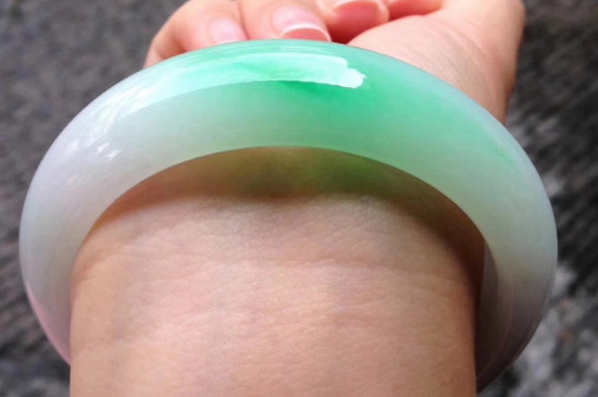 翡翠要怎么养才会变透亮