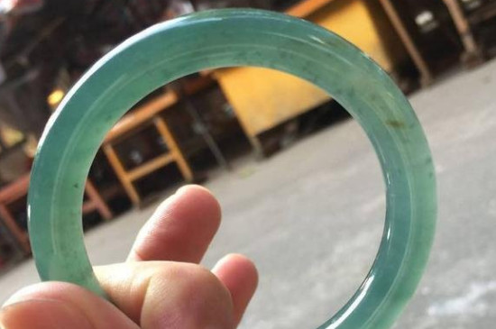 翡翠和危料翡翠的区别