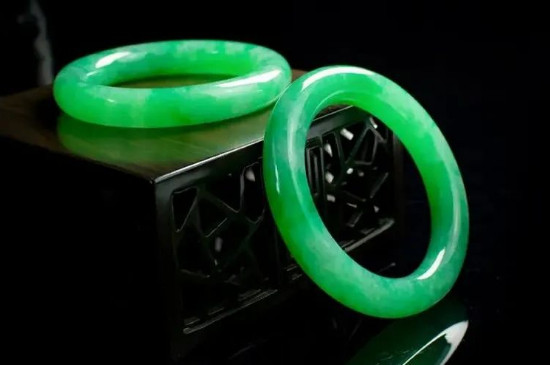 翡翠是怎么抛光的