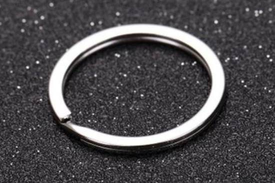 钛合金手镯时间长了会变色吗