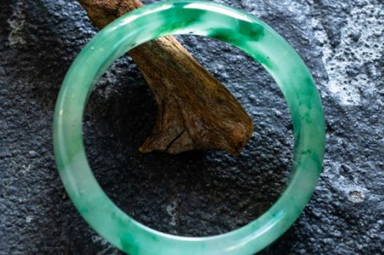 独龙玉是什么玉种