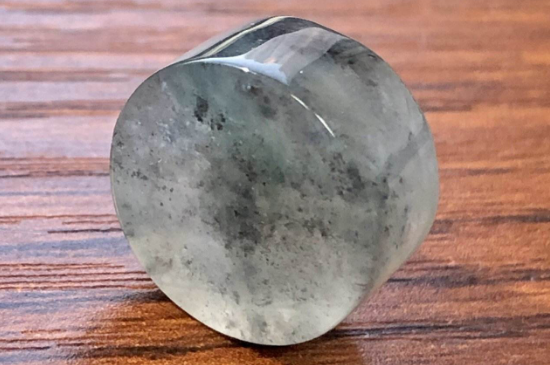 乌鸡石是翡翠吗