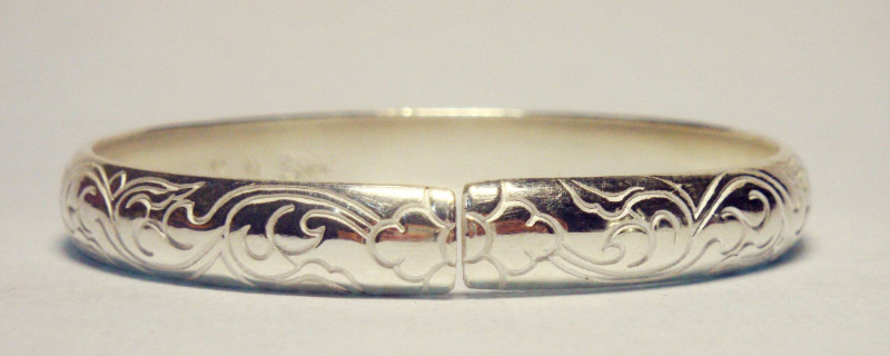 银手镯发黑怎么回事儿