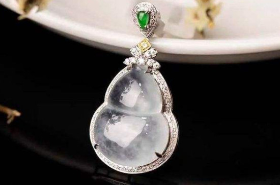 翡翠飘花好还是纯色好