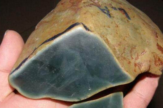 什么样的石头里面有翡翠