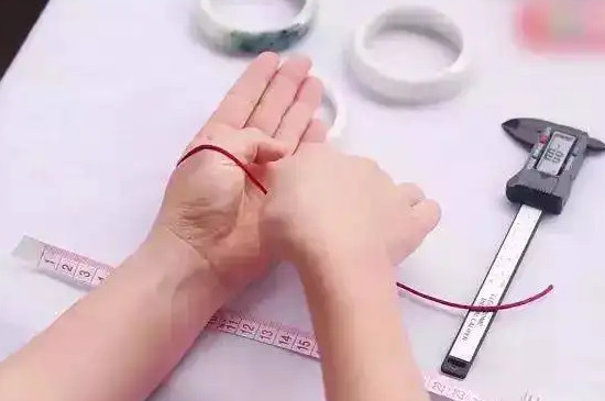 手腕14.5厘米戴多大的手镯